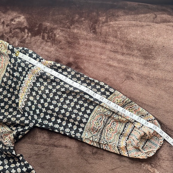 Rose & Olive Black and Beige Patterned Boho Blouse EUC - Picture 6 of 7